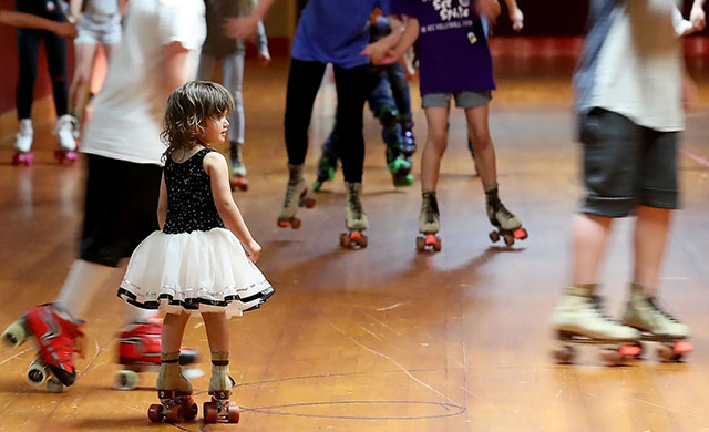 Cuidados Básicos Com Crianças Patinando