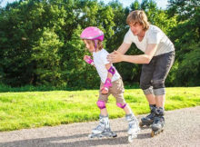 Ensinando criança a patinar